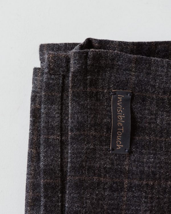 “Gentle bite” classic dark colors wool blanket/bed cover