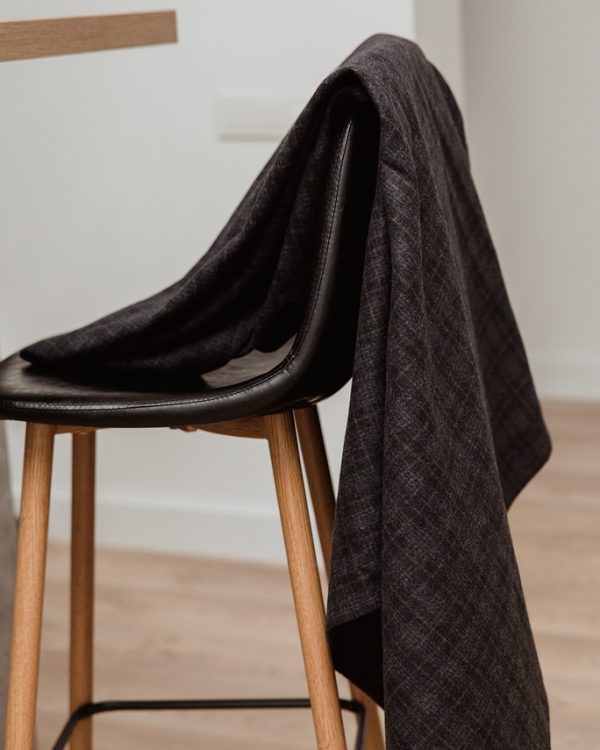 “Gentle bite” classic dark colors wool blanket/bed cover