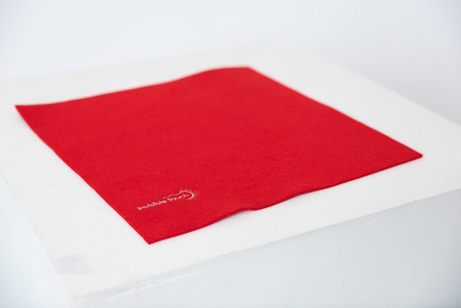 Classic red  table mat - Image 7