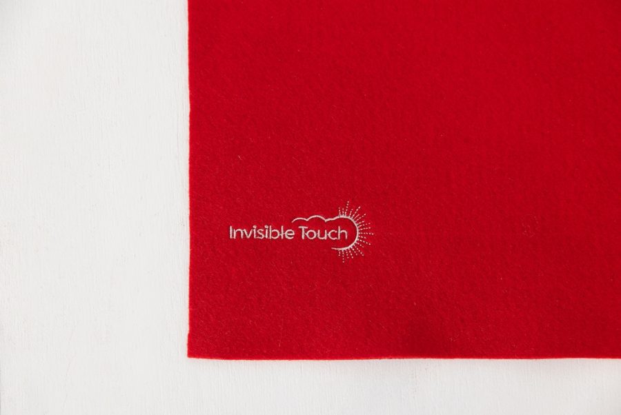 Classic red  table mat - Image 6